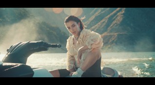 Charli XCX .ft Troye Sivan '2099'