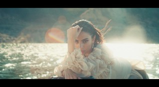 Charli XCX .ft Troye Sivan '2099'